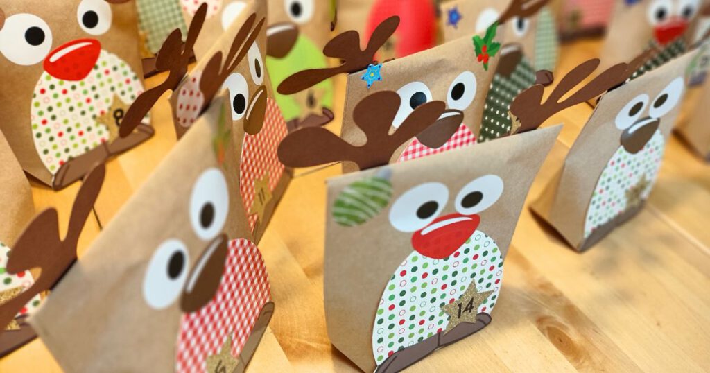 Adventskalender für Hunde einfach selbstgemacht - niedliche Rentiere zum selber befüllen