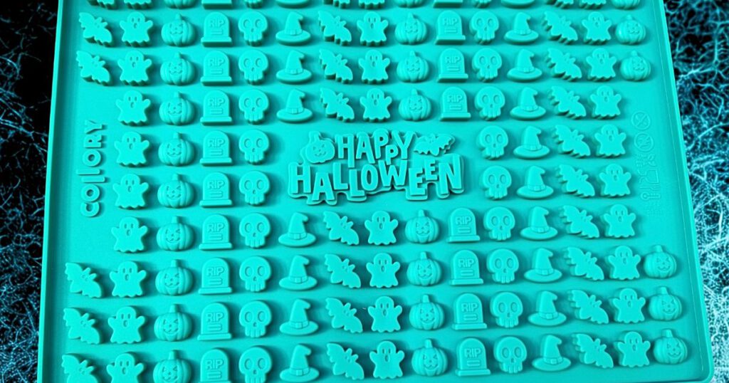 Hundekekse aus der Backmatte mit Kürbis, Bild einer Collory Backmatte mit Halloween Motiv